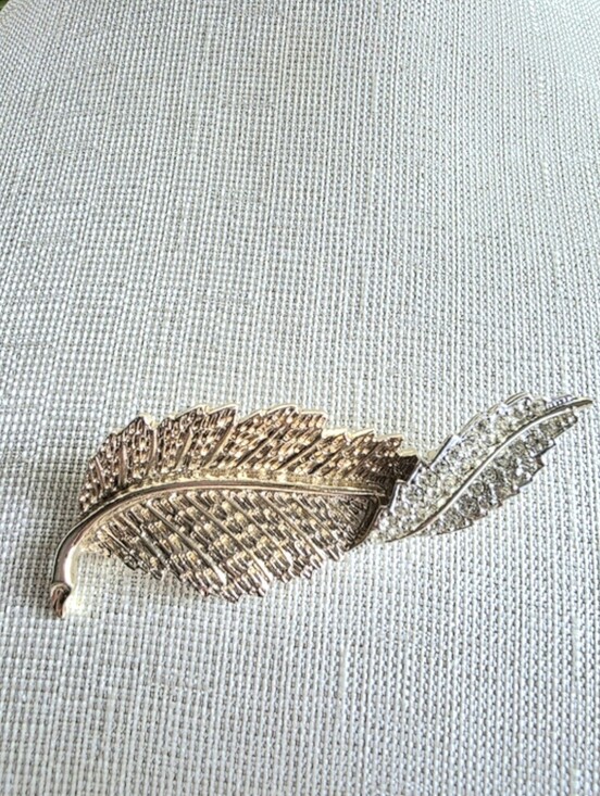 Accessories - Vintage 1961 Sarah Coventry "Fashion Leaf" Gold-Tone Rhinestone Brooch Pin